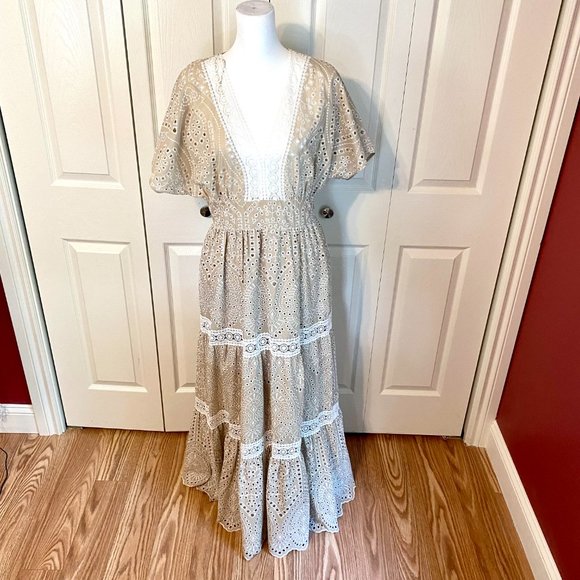 ELIE TAHARI COUTURE / NWT Runway Collection Eyelet Dress in Pale Clay Size 10 - Picture 4 of 6